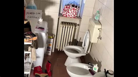 self piss shemale